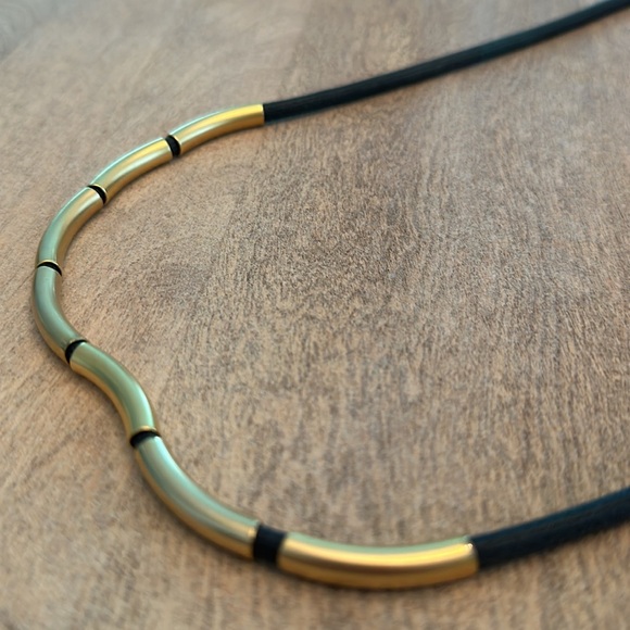 Designer, gold and black necklace brand new - Picture 4 of 8